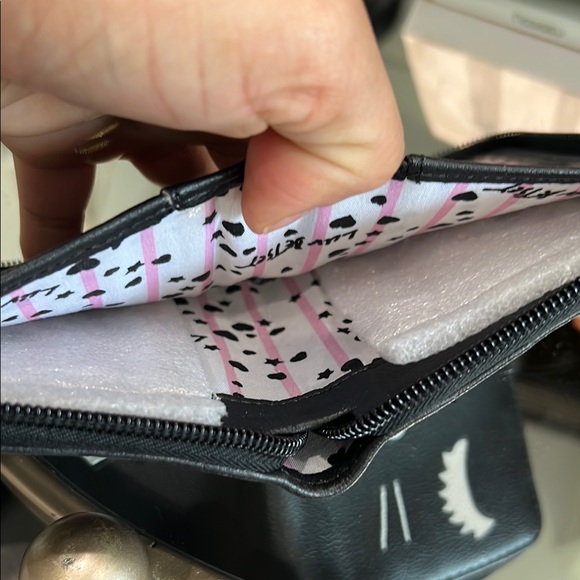 Luv Betsy by BETSEY JOHNSON BLACK CAT WALLET WITH LIP CHARM - Picture 5 of 5